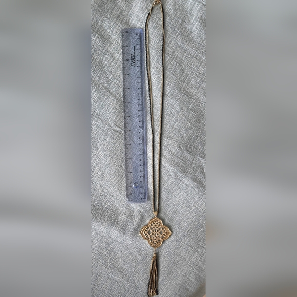 🌸HP🌸Long Black and Gold Chain Statement Piece w/Large Gold Pendant - Picture 3 of 4